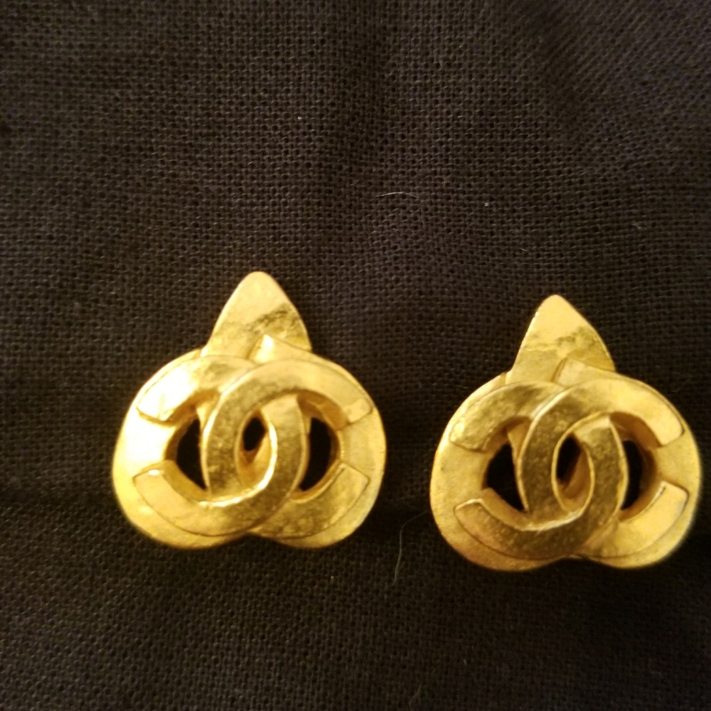 CHANEL earings
